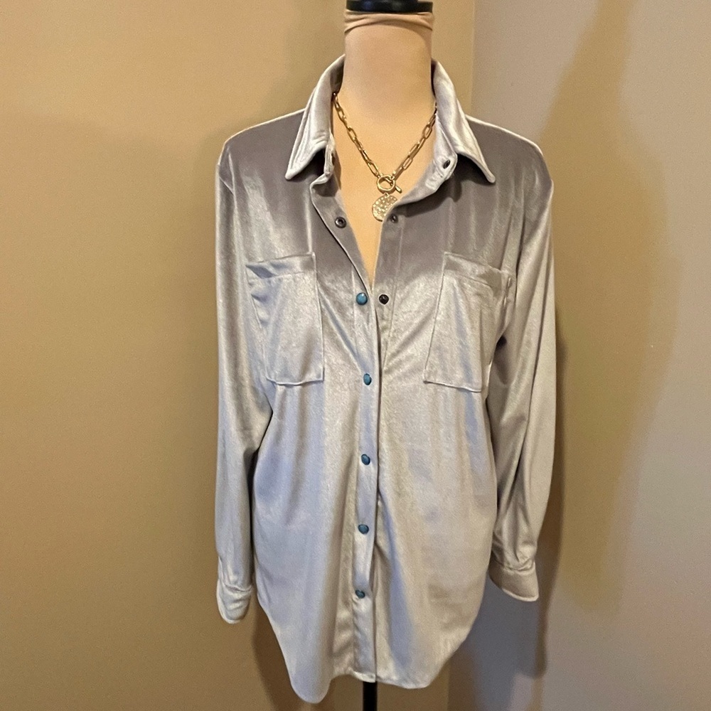 Two 2 Fly Silver Velvet Collared Blouse With Turquoise Snaps, size Small